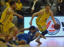 Jakov Mustapić ( s loptom) i Aljoša Šarac bili su najefikasniji u trećoj prvenstvenoj pobjedi (Foto: ZDENKO PUŠIĆ)